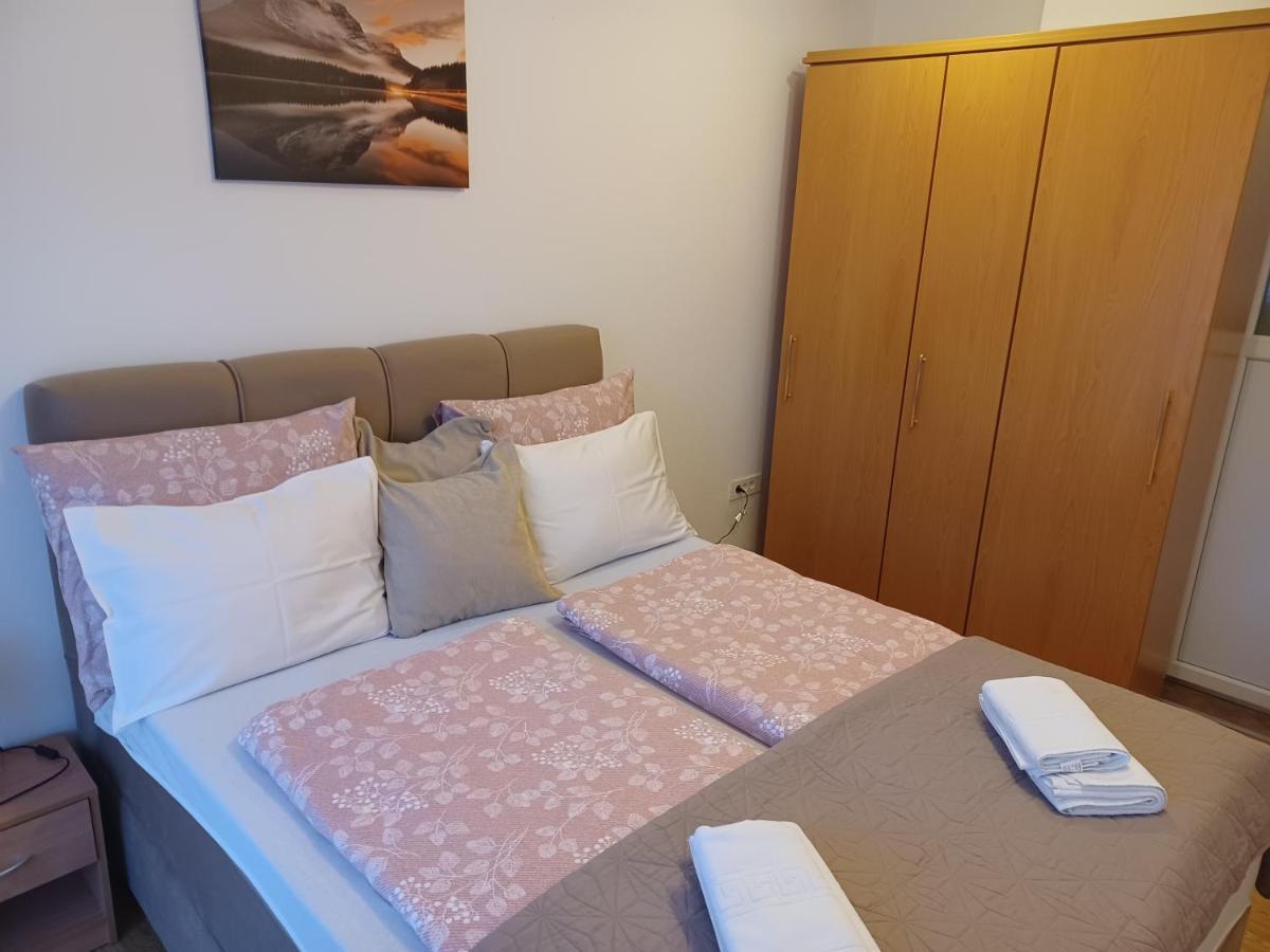Apartmani Marijamagdalena Gracac  Ngoại thất bức ảnh