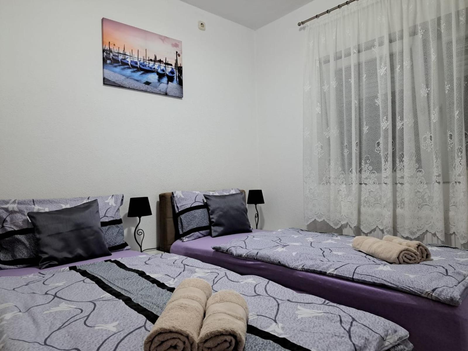 Apartmani Marijamagdalena Gracac  Ngoại thất bức ảnh